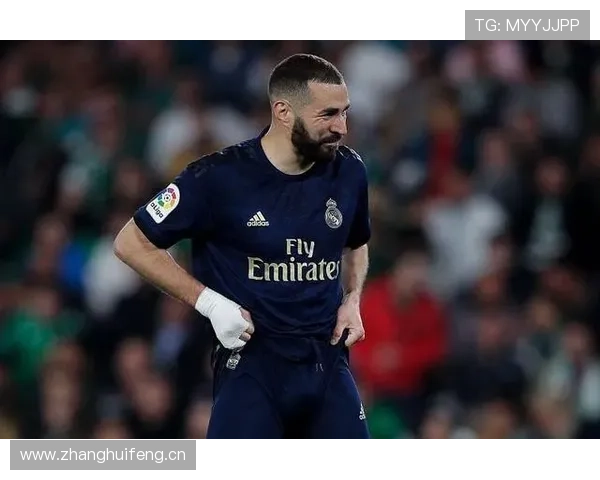 本泽马在皇马体系中的角色演变:从支点到核心 本泽马在皇马体系中的角色演变:从支点到核心