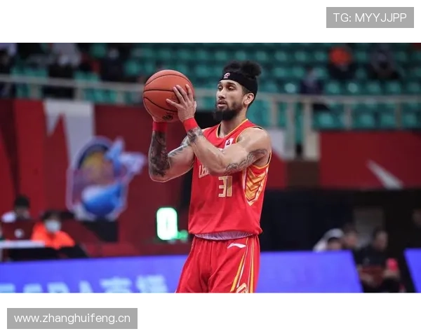 布克无球跑动拉开空间，三分效率领跑后卫群