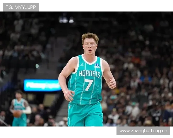 雷·阿伦无球跑位能力提升球队三分效率显著，拉开进攻空间效果明显